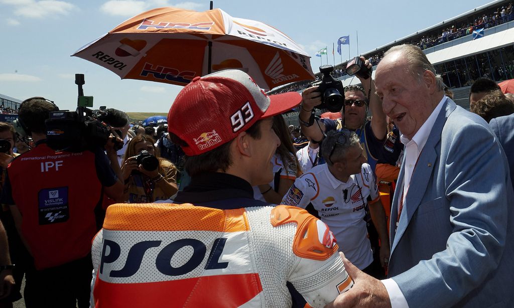 El rey Juan Carlos, la sorpresa del Gran Premio de Motos de Jerez
