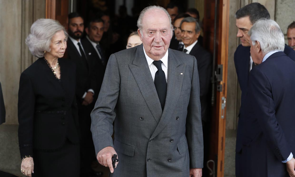 Don Juan Carlos y doña Sofía acuden a dar al último adiós a Alfredo Pérez Rubalcaba