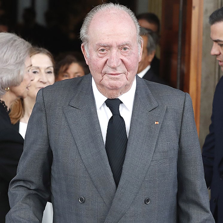  Don Juan Carlos  anuncia que se retira de la vida p blica 
