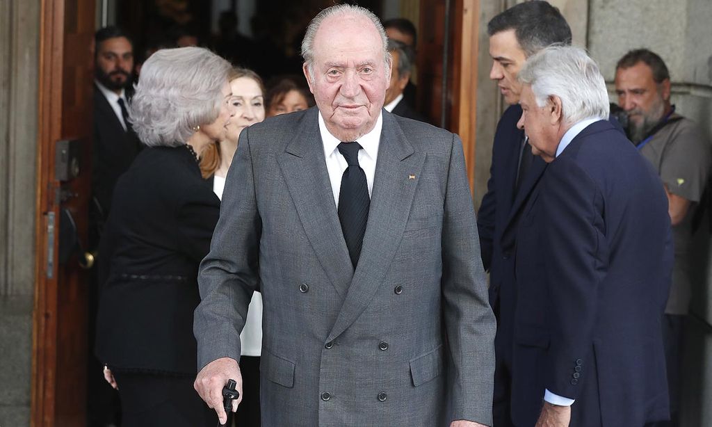 Don Juan Carlos anuncia su retirada de la vida pública