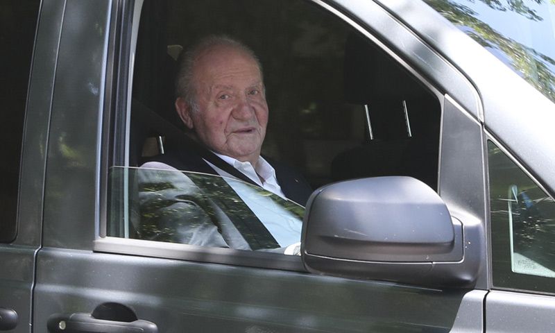 Don Juan Carlos disfruta de una comida familiar y entre amigos antes de su despedida