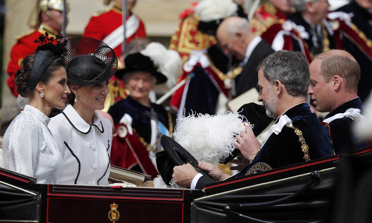 La gran sintonía entre los Reyes y los duques de Cambridge en el desfile de la Orden de la Jarretera