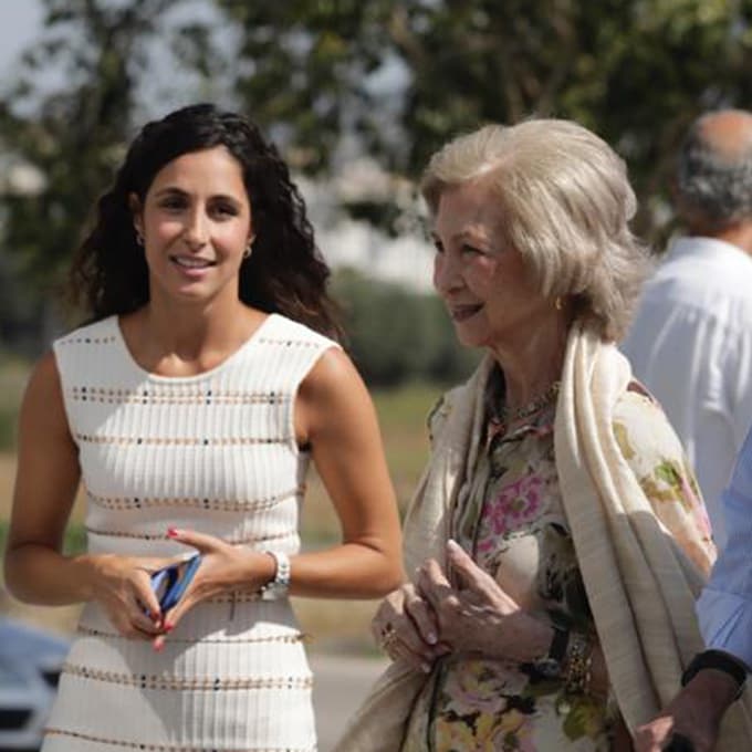 Mery Perelló recibe a don Juan Carlos y doña Sofía en la  'Rafa Nadal Academy'
