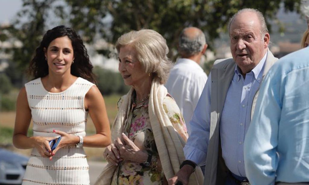 Mery Perelló recibe a don Juan Carlos y doña Sofía en la 'Rafa Nadal Academy'