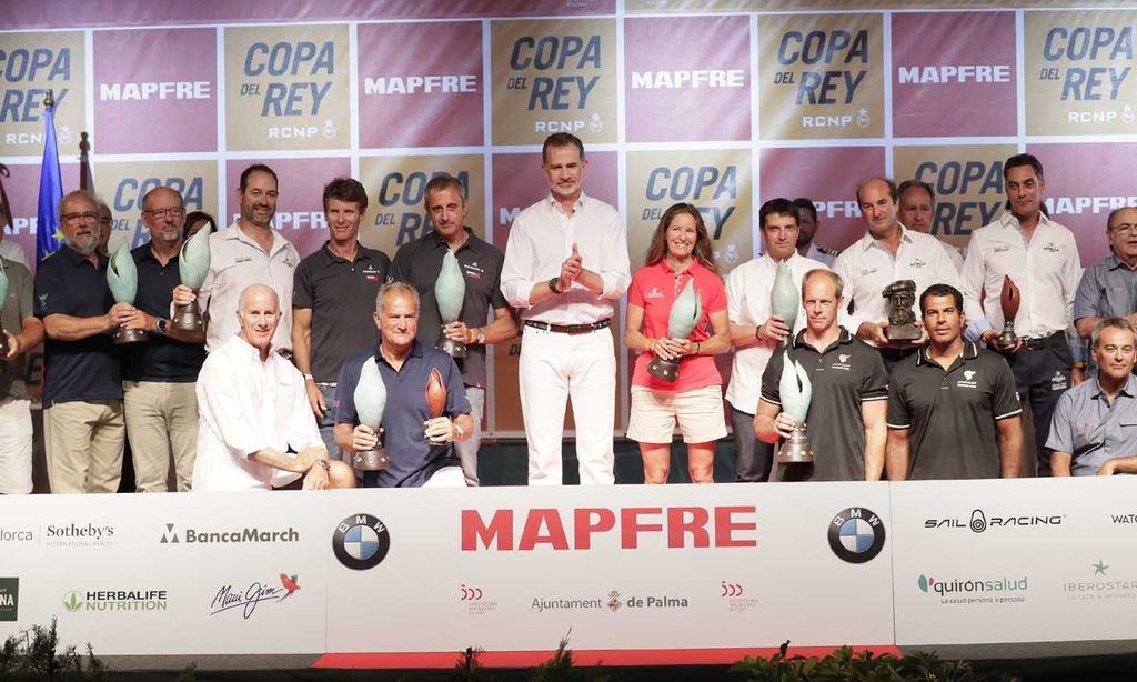 Felipe VI preside la entrega de trofeos de la Copa del Rey MAPFRE de Vela