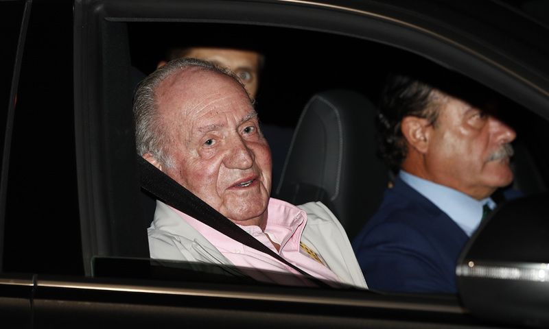 Don Juan Carlos ya ha ingresado en el hospital