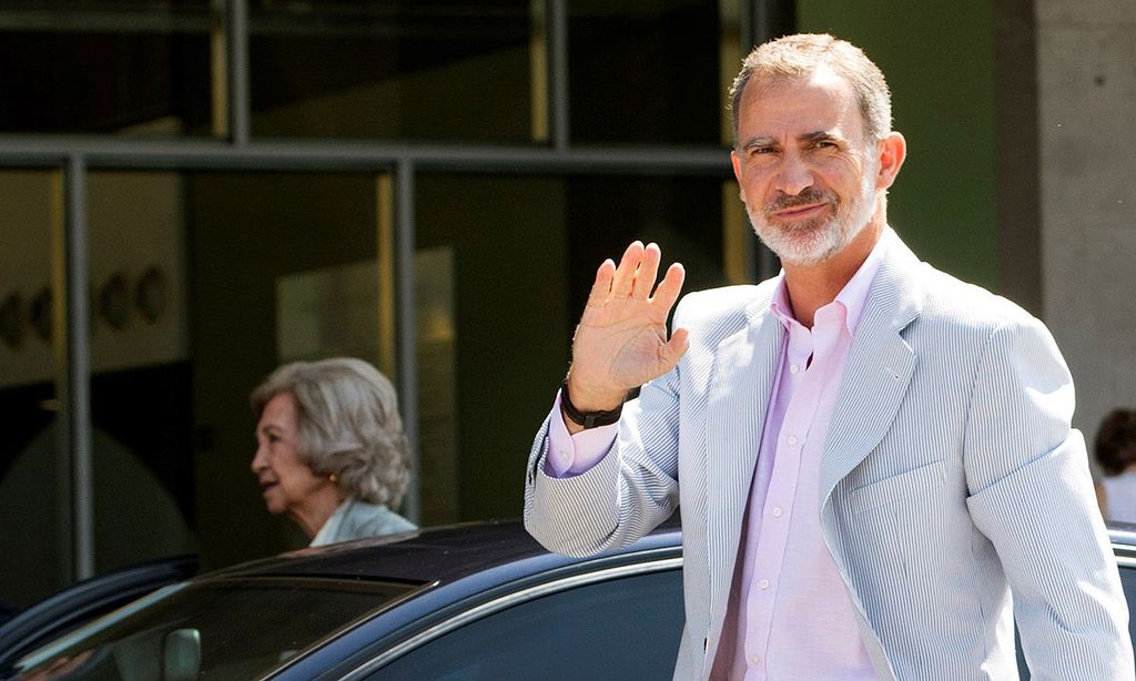 El rey Felipe VI y la reina Sofía acompañan al rey en el hospital durante su operación de corazón