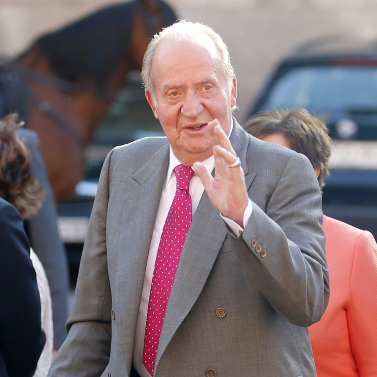 El rey Juan Carlos ya está en planta y ha 'caminado por la habitación'