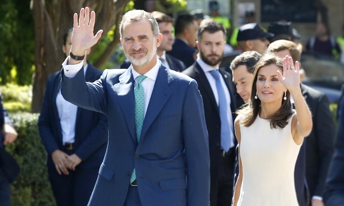 Los Reyes recuerdan en Sevilla 'el viaje más largo del mundo'