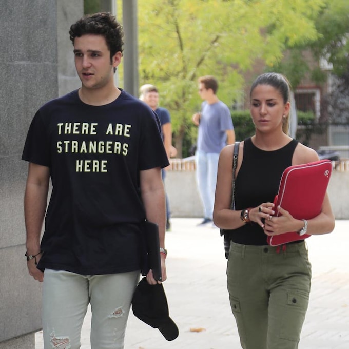 Felipe de Marichalar regresa a la universidad acompañado por su novia, Mar Torres