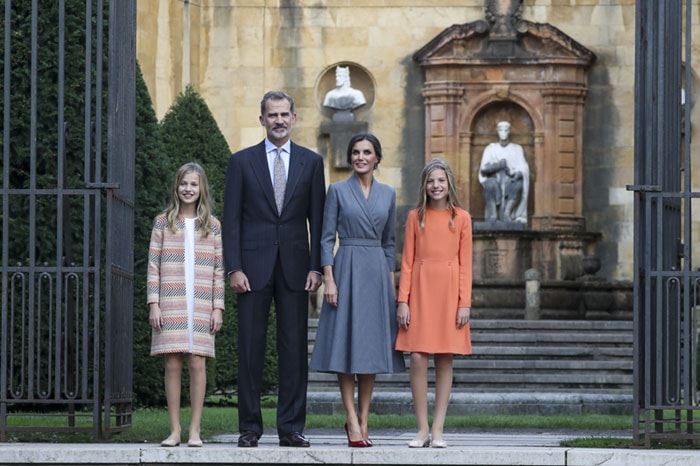 Gaitas, sonrisas y mucha emoción en la bienvenida a la princesa Leonor en Oviedo