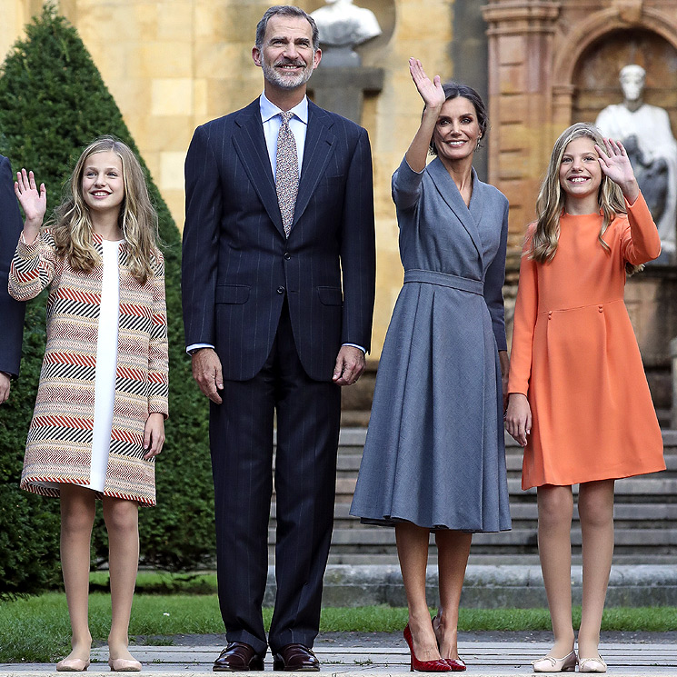 Gaitas, sonrisas y mucha emoción en la bienvenida a la princesa Leonor en Oviedo