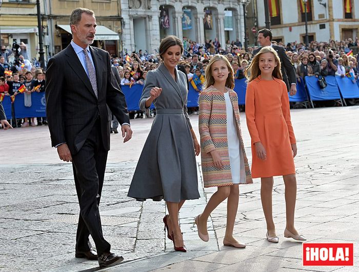 Gaitas, sonrisas y mucha emoción en la bienvenida a la princesa Leonor en Oviedo