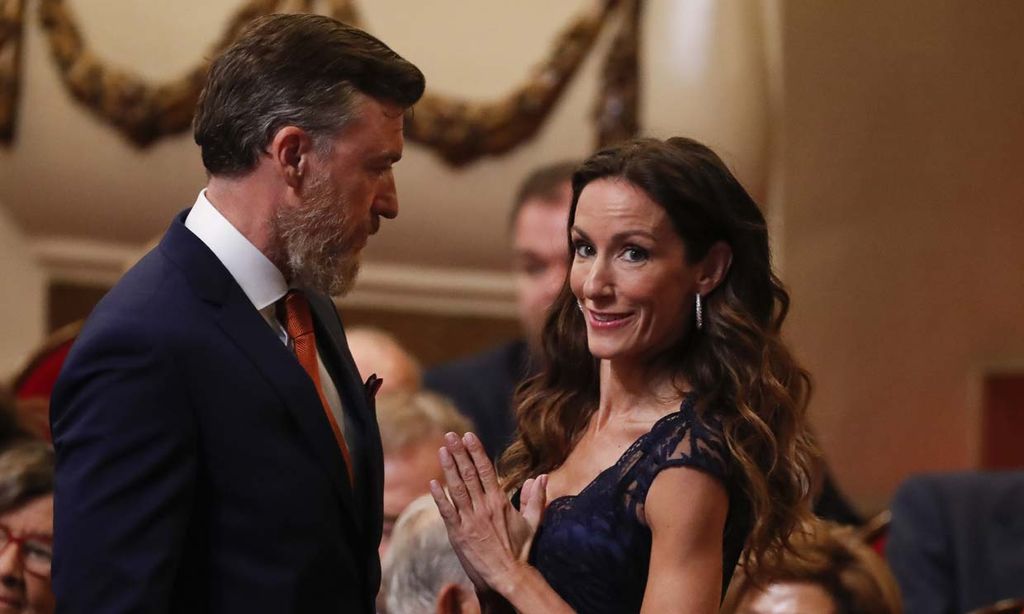 Telma Ortiz, con una imagen 'rompedora', aparece públicamente junto a su novio Robert Gavin Bonnar