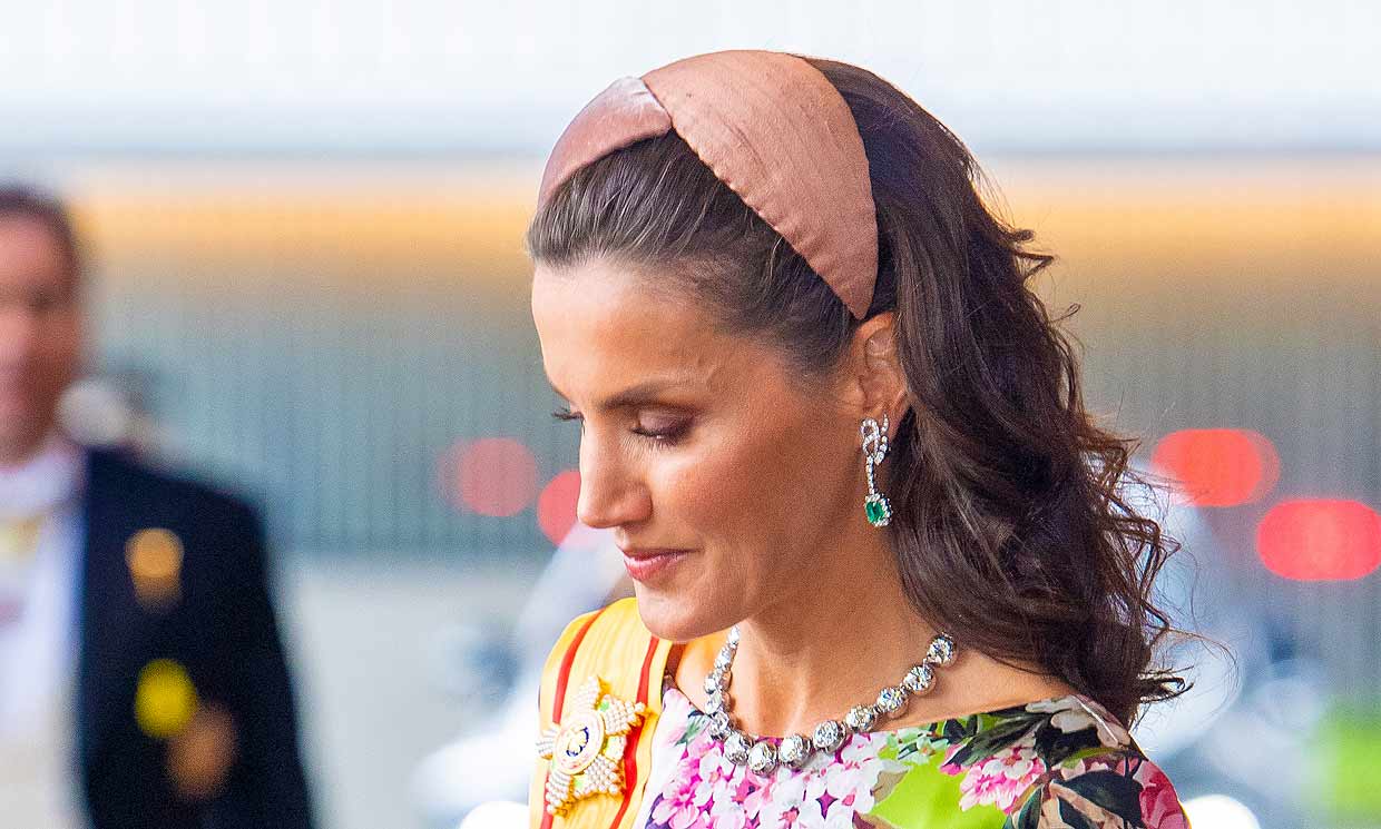 Doña Letizia abre el joyero real y estrena un histórico collar 