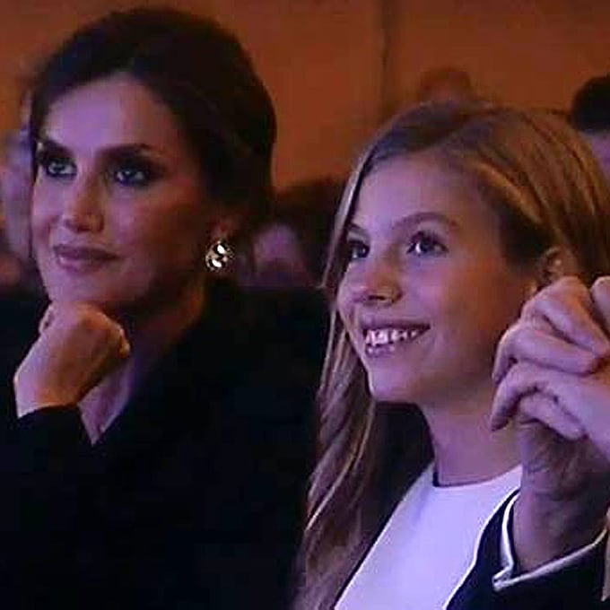 Los gestos de orgullo de la reina Letizia al escuchar a Leonor en los Premios Princesa de Girona