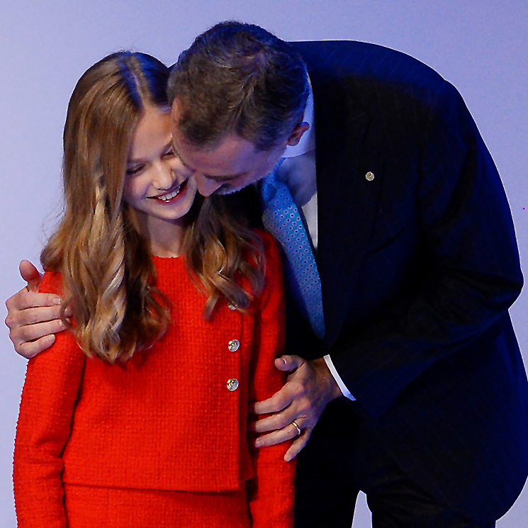 Don Felipe, un padre emocionado ante el discurso de la princesa Leonor en Cataluña