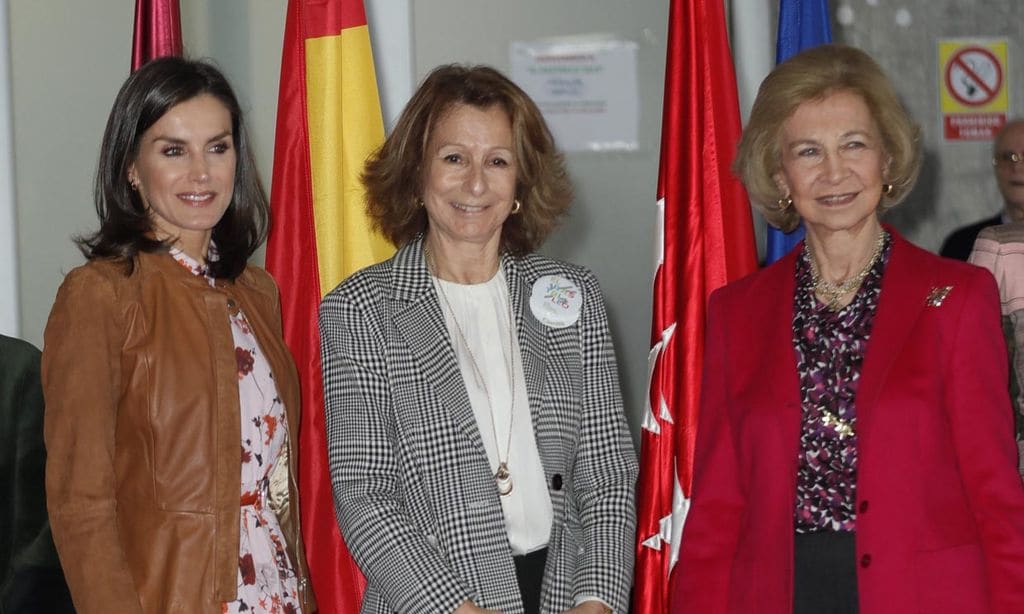 La reina Sofía y la reina Letizia, juntas de compras en la tienda más solidaria