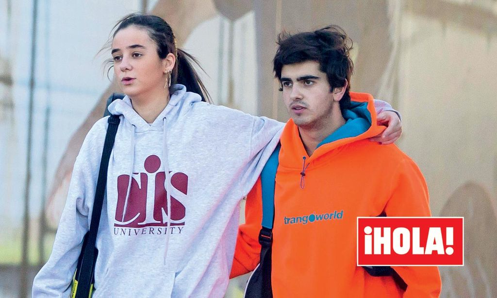 En ¡HOLA!: Victoria Federica y Jorge Bárcenas, besos y deporte