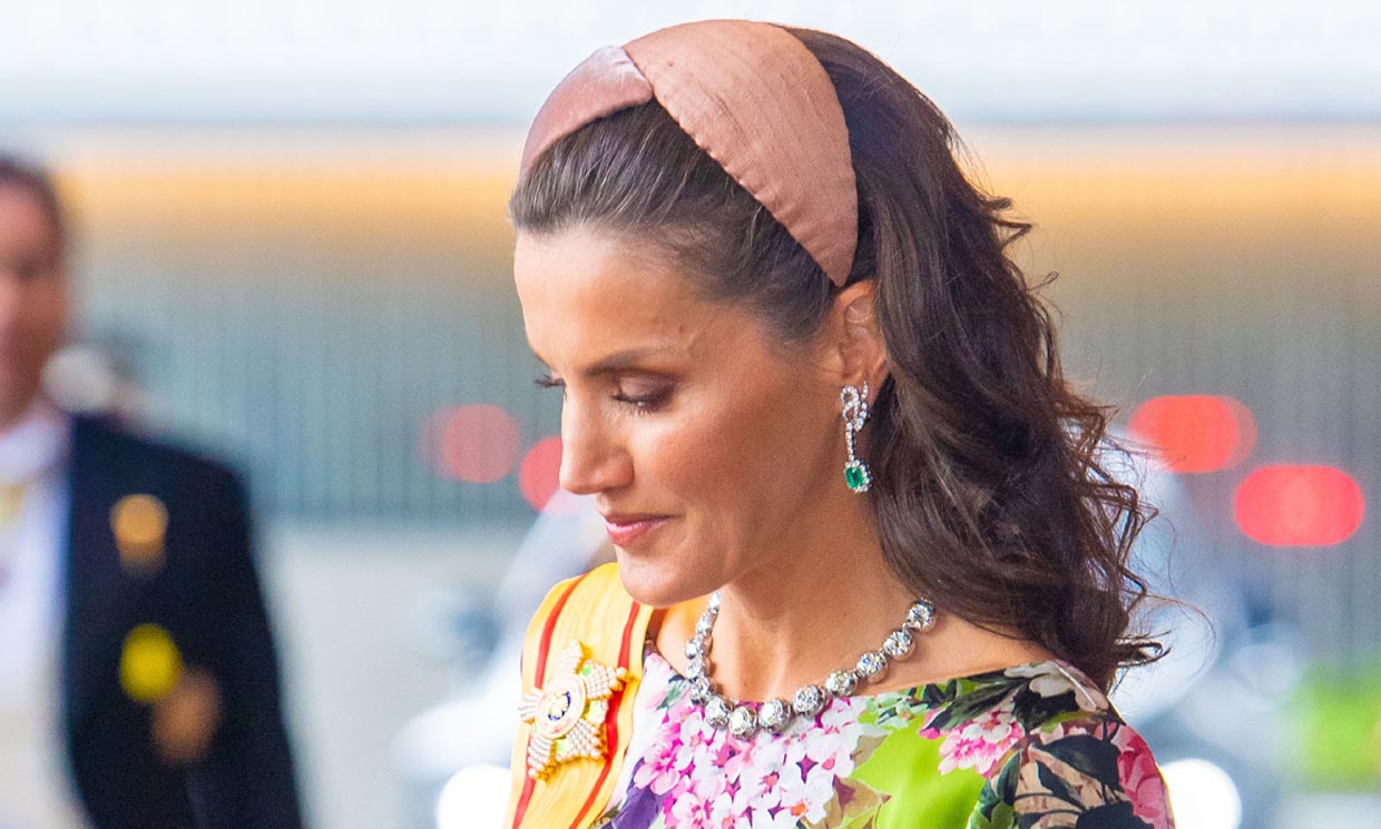 ¿Adivinas quién ha 'copiado' este 'look' de la reina Letizia?