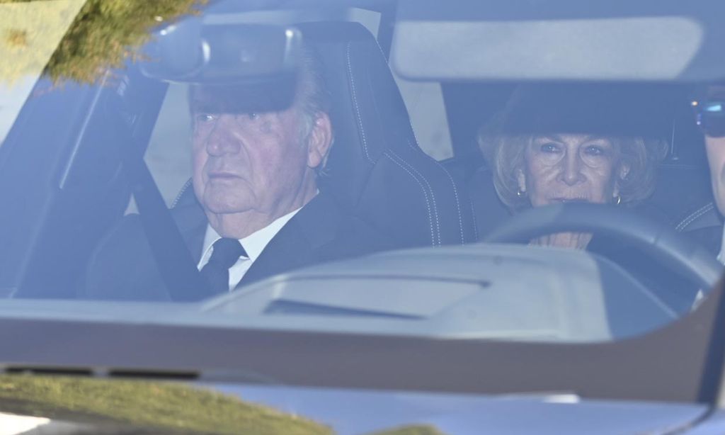 La infanta Cristina, junto a los reyes Juan Carlos y Sofía y su hermana Elena, se une a la familia en el último adiós a doña Pilar