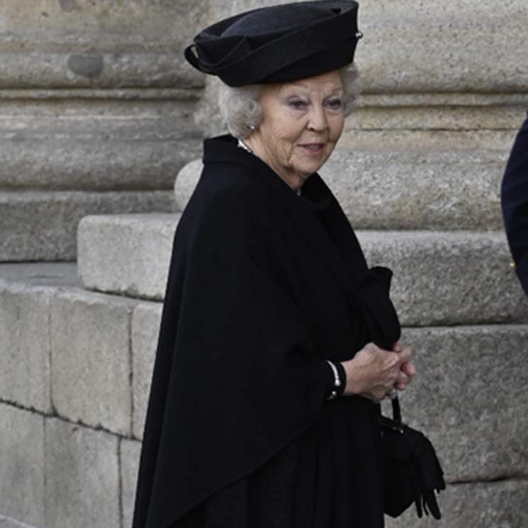 La realeza europea y la Grandeza de España dan su último adiós a la duquesa de Badajoz