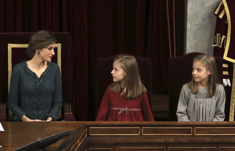 https://www.hola.com/imagenes/realeza/casa_espanola/20200131159469/princesa-leonor-infanta-sofia-apertura-legislatura/0-776-859/leonor-sofia-gtres-z.jpg