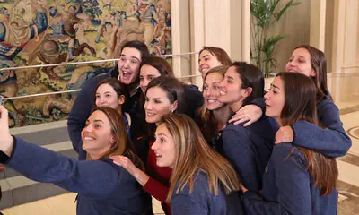¿Cómo habrá quedado? Te mostramos el 'selfie' de la Reina Letizia y las jugadoras de waterpolo