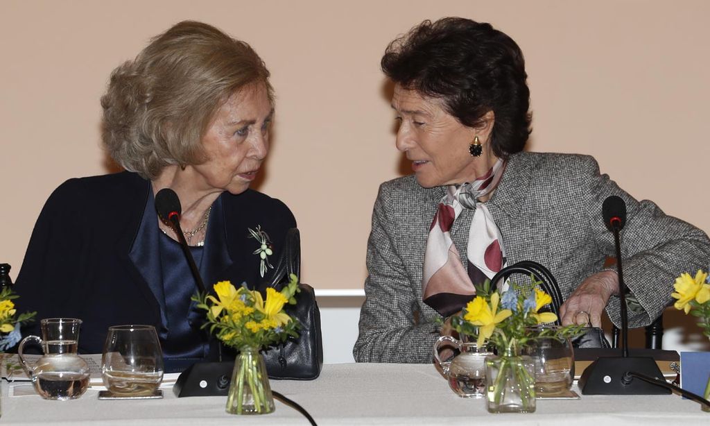 El divertido momento de Ana Botín haciendo fotos a la reina Sofía y a su madre
