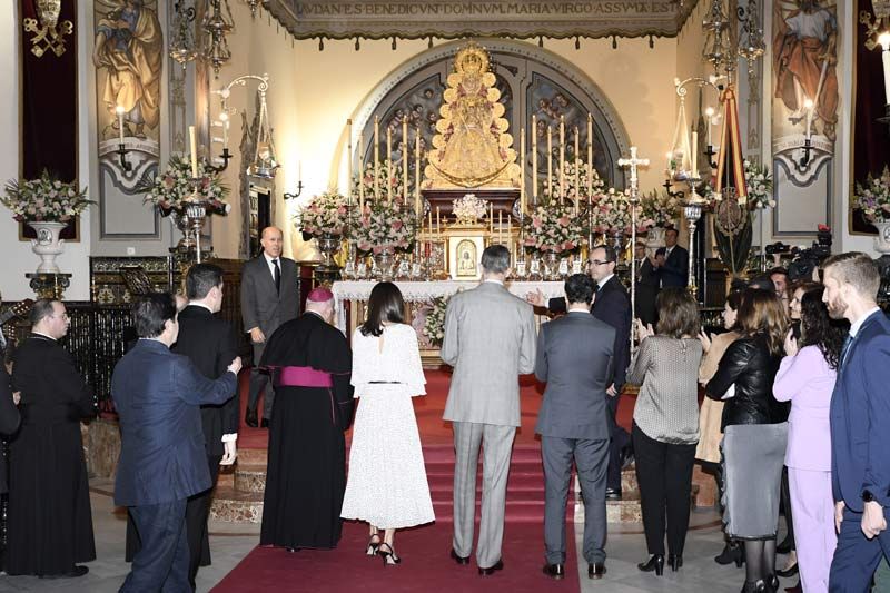 https://www.hola.com/imagenes/realeza/casa_espanola/20200214160598/reyes-felipe-letizia-visita-almonte/0-783-791/virgen-getty-z.jpg