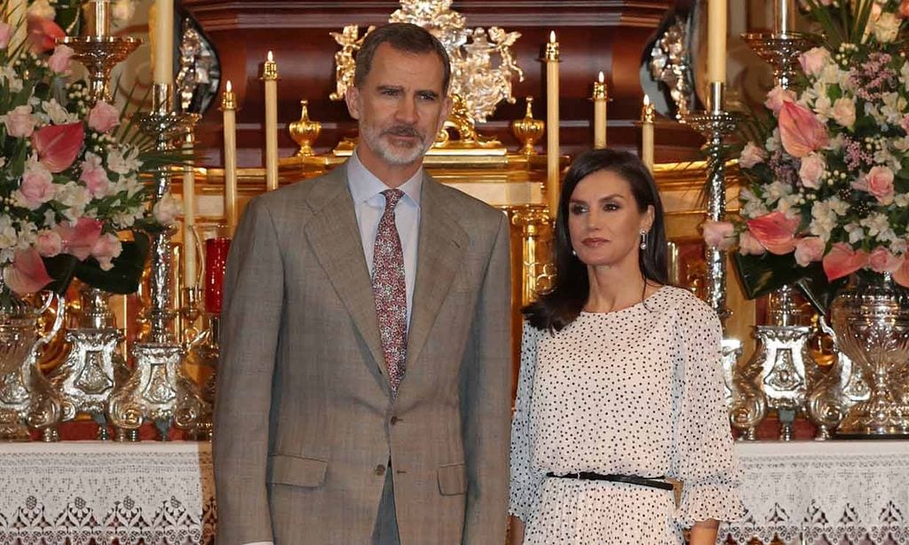 https://www.hola.com/imagenes/realeza/casa_espanola/20200214160598/reyes-felipe-letizia-visita-almonte/0-783-806/reyes-rocio-gtres-t.jpg?filter=w600