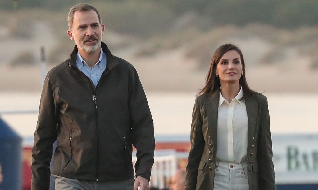 Los curiosos regalos de San Valentín de don Felipe y doña Letizia en su visita a la 'legua cero' de Sanlúcar de Barrameda