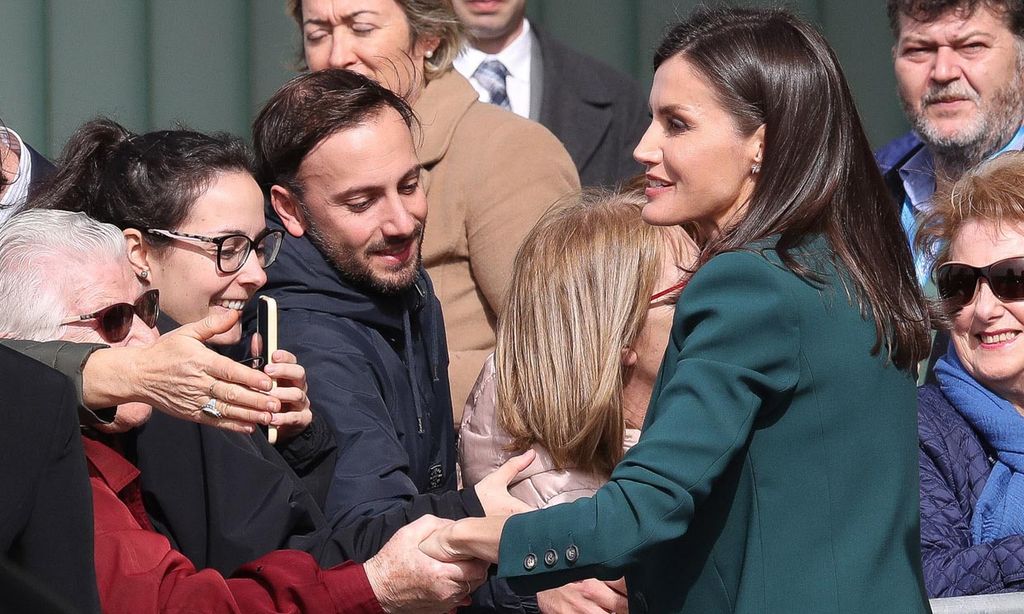 Doña Letizia se convierte en la reina de los 'selfies' en La Coruña