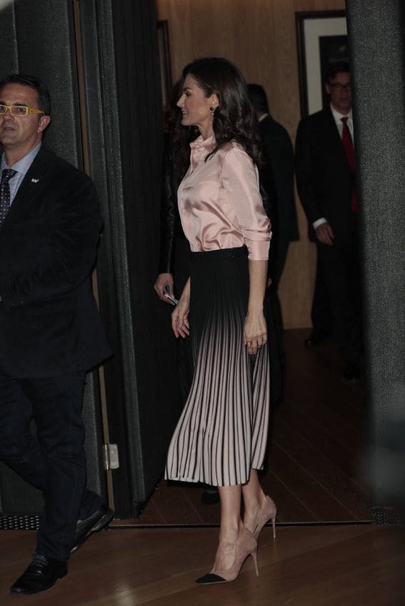 AGENDA PERSONAL DE LA REINA LETIZIA  (3era. parte - ) - Página 75 Reina-premio-junco3-z