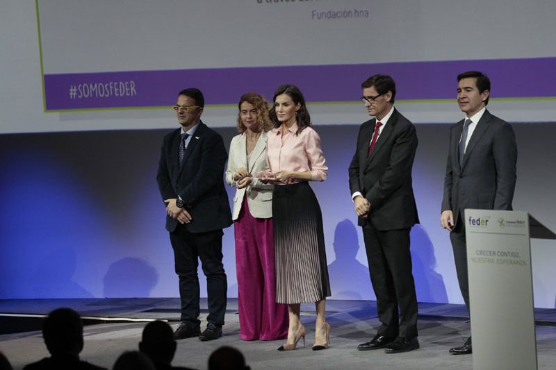 AGENDA PERSONAL DE LA REINA LETIZIA  (3era. parte - ) - Página 75 Reina-premio-junco-z