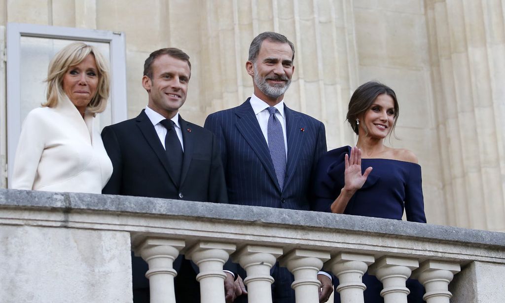 Los Reyes continúan con sus planes pese al coronavirus: se volverán a encontrar en París con los Macron