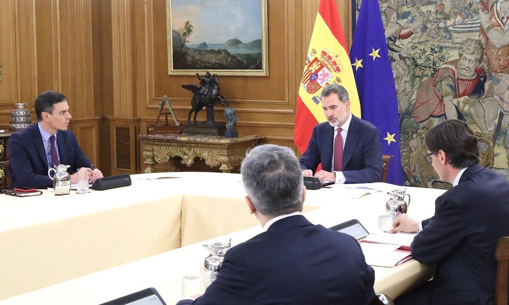 Así ha sido la reunión de don Felipe con Pedro Sánchez y el comité de gestión de la crisis