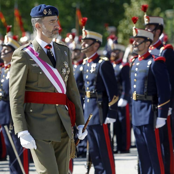 El rey Felipe pone la Guardia Real a disposición del Ministerio de Defensa