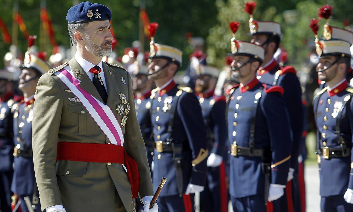 El rey Felipe pone la Guardia Real a disposición del ministerio de Defensa