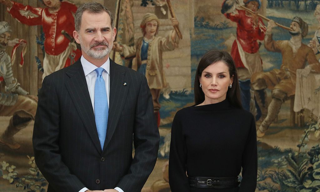 Don Felipe y doña Letizia, implicados en la crisis del coronavirus: conversan con varios hospitales