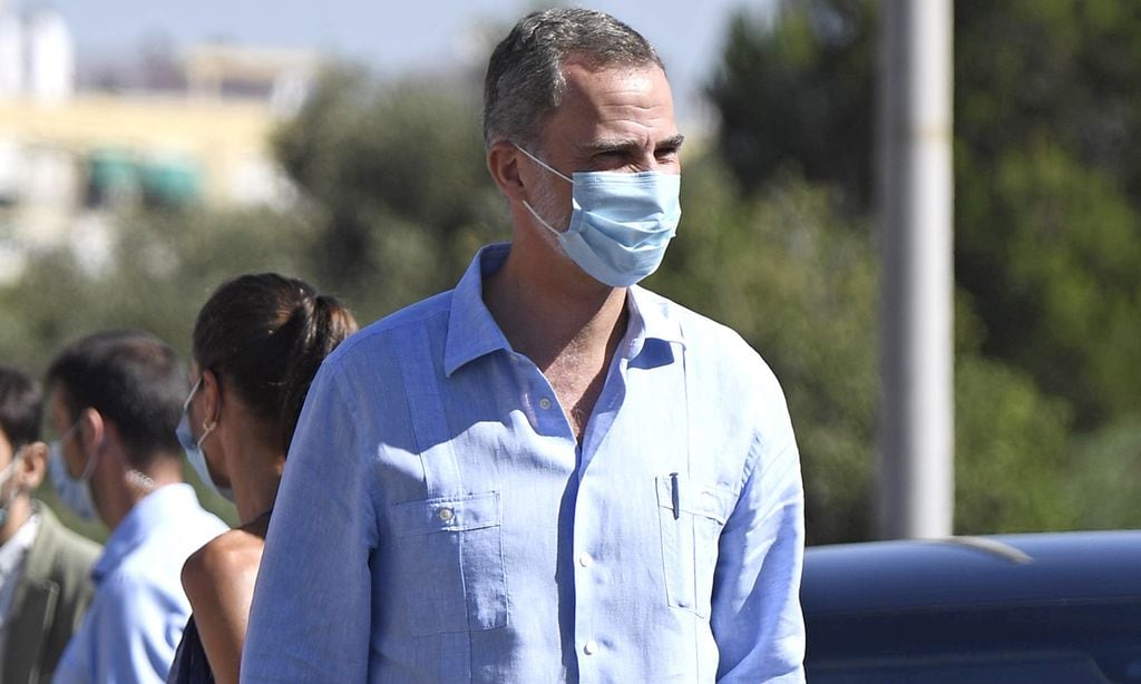 Felipe VI recupera su guayabera para combatir las altas temperaturas