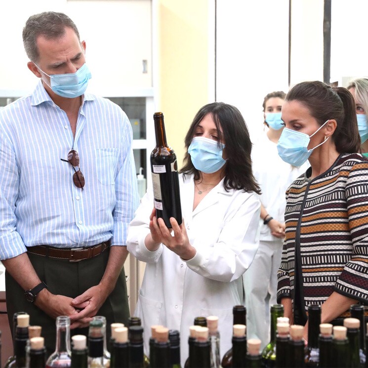 Los Reyes visitan una bodega centenaria en Haro y recorren las calles de Santo Domingo de la Calzada