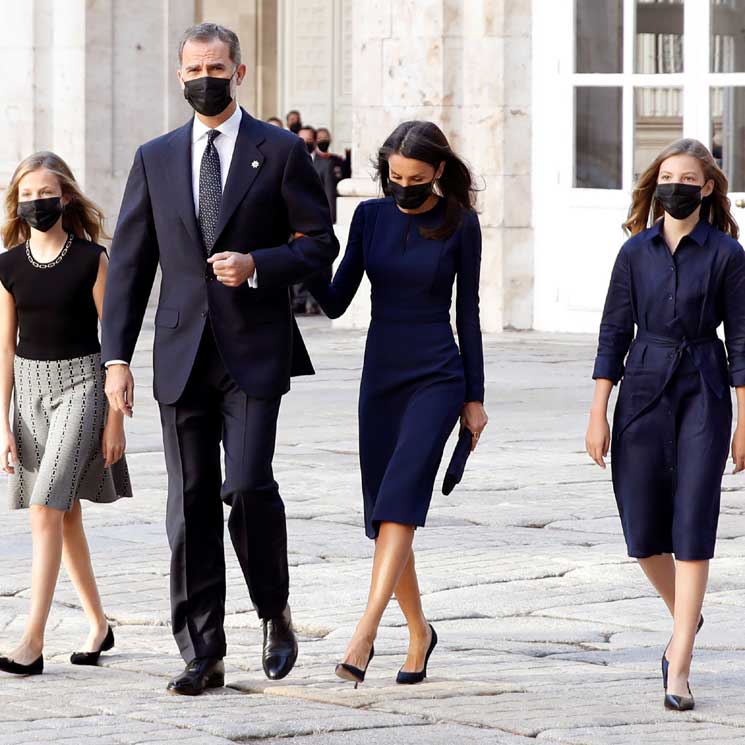 Los Reyes, junto a sus hijas, presiden en el Palacio Real el homenaje de Estado a las víctimas del coronavirus