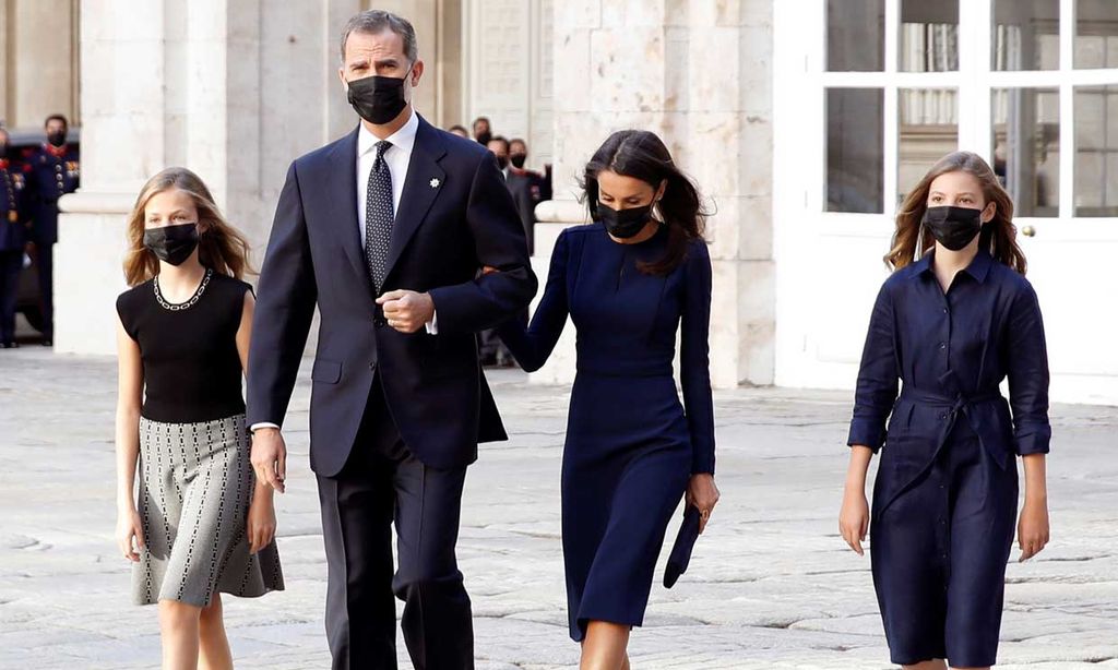 Los Reyes, junto a sus hijas, presiden en el Palacio Real el homenaje de Estado a las víctimas del coronavirus