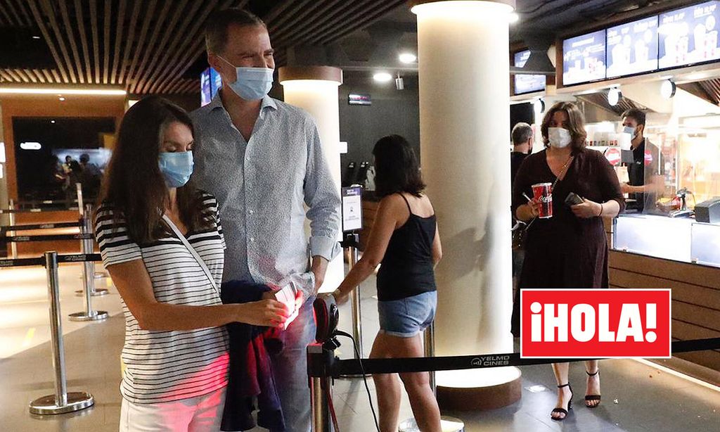 Los Reyes recuperan una de sus costumbres y disfrutan de una noche de cine