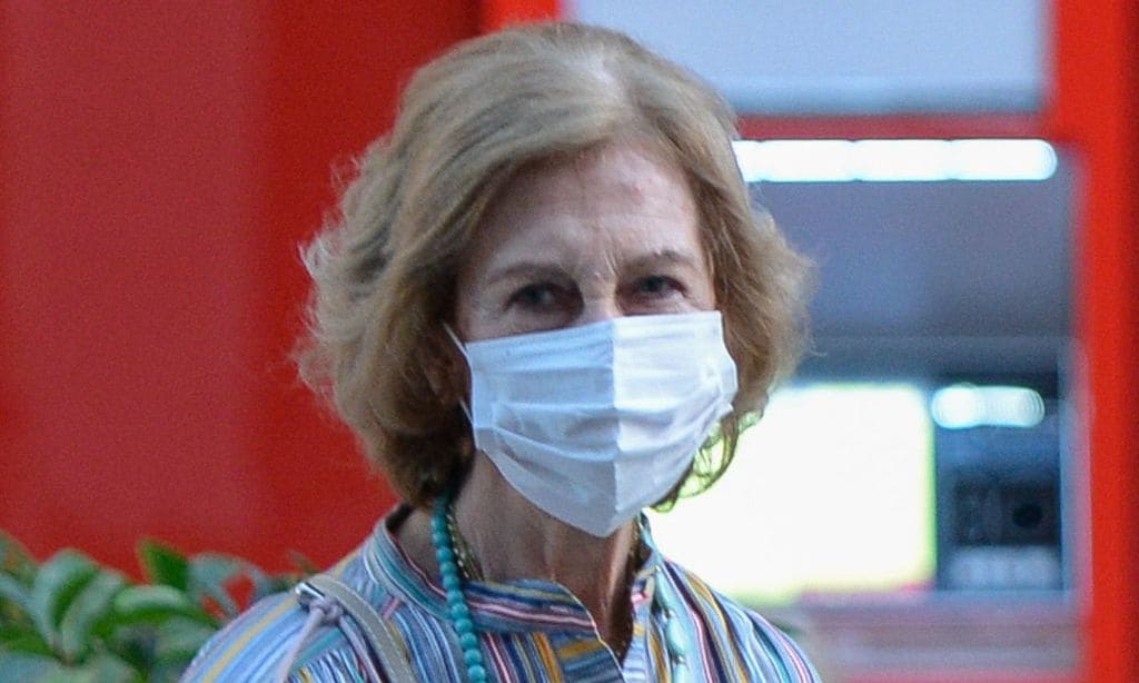 Así fue el primer encuentro de la reina Sofía con la prensa tras la decisión de don Juan Carlos