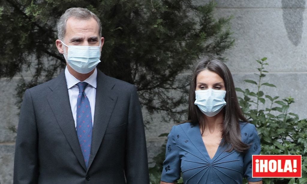 Don Felipe y doña Letizia disfrutan de una tarde entre libros con Miguel Delibes como protagonista