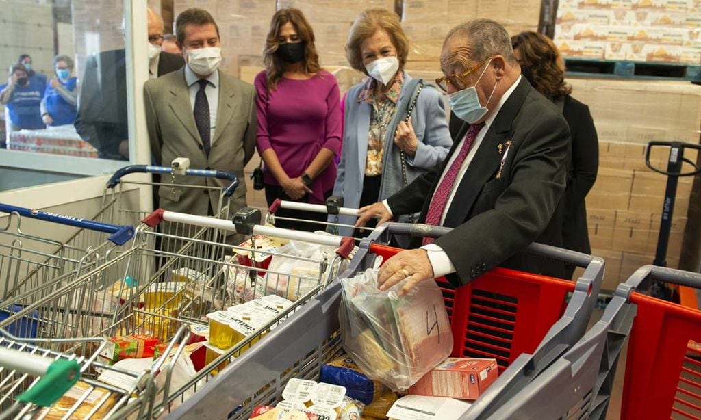 El reconocimiento que ha recibido doña Sofía en su visita al Banco de Alimentos de Ciudad Real