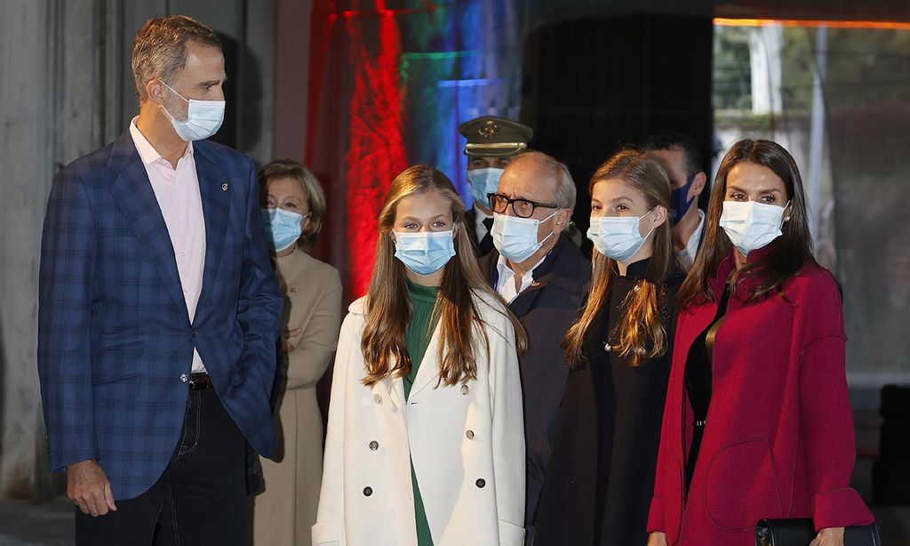 Los Reyes y sus hijas ya están en Asturias: arte, música... y ¡coches de carreras! en su primera visita