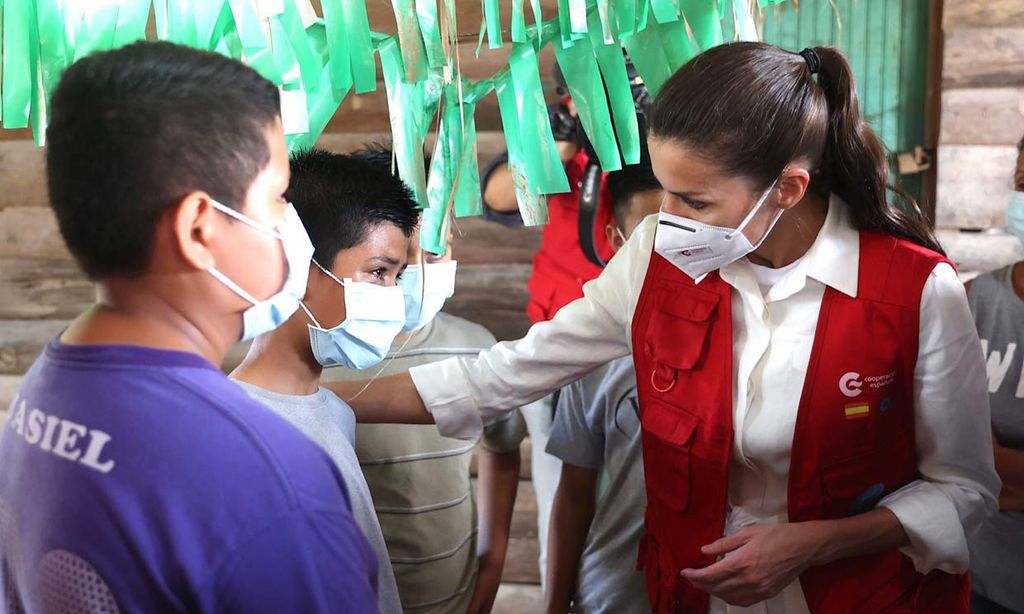 Doña Letizia se despide de Honduras tras visitar la 'zona cero' de las inundaciones